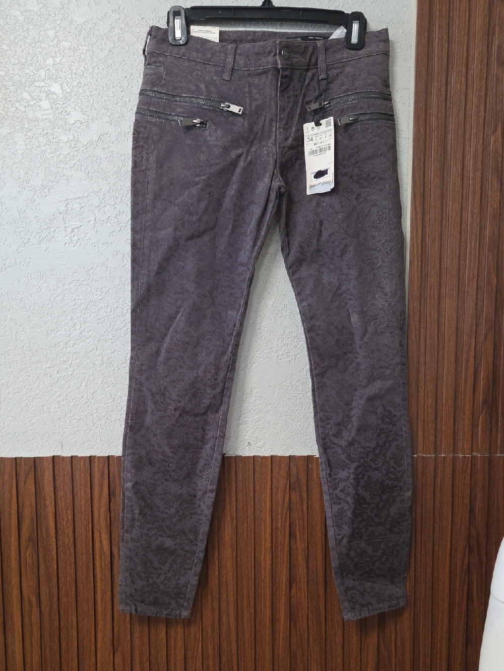 Zara Skinny Fit Grey Patterned Jeans with Zipper Pockets – Size 34  (New)
